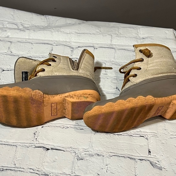 Sperry size 2 salt water boots - Picture 3 of 7